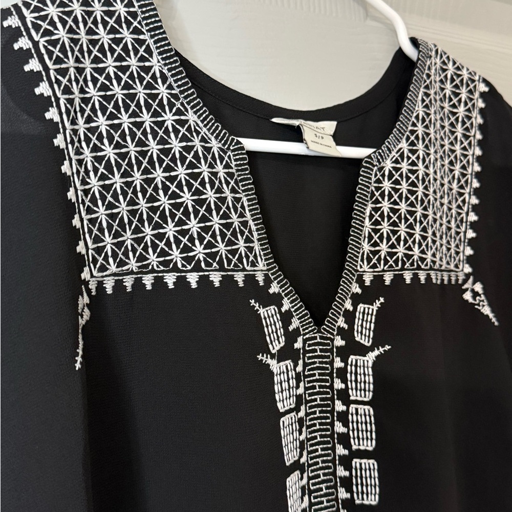 Ariat | Black Blouse| with White Embroidery Design | Small - Picture 5 of 9